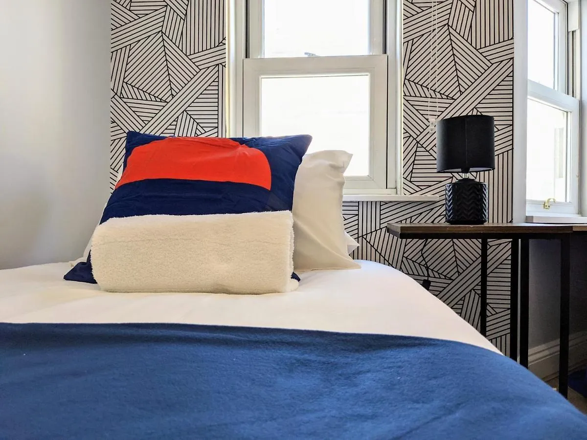 ברייטון Saltwater Guest House מלון